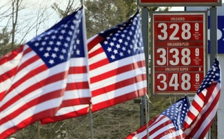 Почему в США цены на бензин уже год как снижаются, а в России только растут?