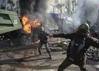 Пылающий Киев: БТР и пулеметы на улицах, погибшие и осадное положение