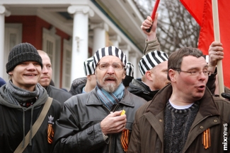 Акции «антифашистов» в Латвии осознанно раскалывают общество