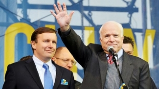 Джон Маккейн призвал США к военной помощи украинской демократии