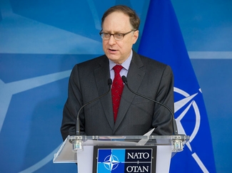 НАТО окажет Украине политическую и военную поддержку