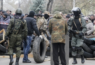 В Славянске (Донецкая область) началась антитеррористическая операция, идёт бой