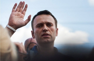 К оппозиционеру Алексею Навальному пришли с обыском в 4 утра