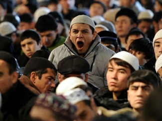 Таджики проведут в Москве 100-тысячный митинг