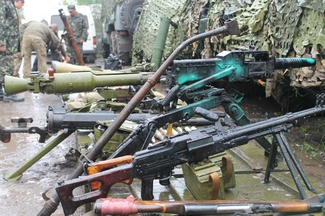 СМИ: В Россию хлынул поток оружия с Донбасса