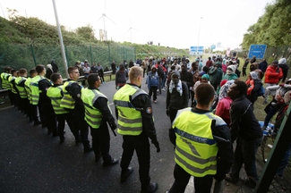 Более 1700 мигрантов задержаны при попытке проникнуть в Британию