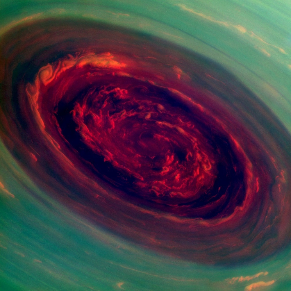 Фото дня: Ураган на Северном полюсе Сатурна