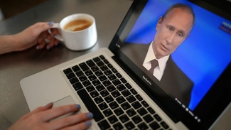Путин приравнял российских блогеров к журналистам