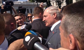 Лукашенко пожелал Украине не терять Крым и забрать Януковича домой