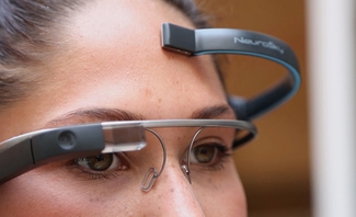 Очками Google Glass можно будет управлять силой мысли