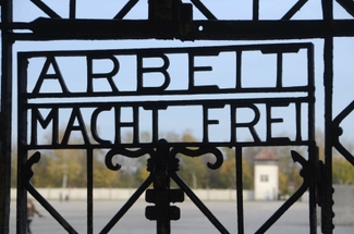 В Германии украли ворота концлагеря Дахау с надписью «Arbeit macht frei»