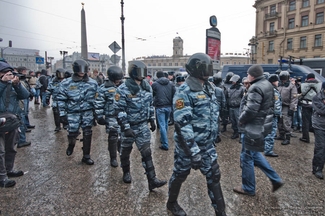 В Петербурге и под Ярославлем власти устроили провокации против оппозиции