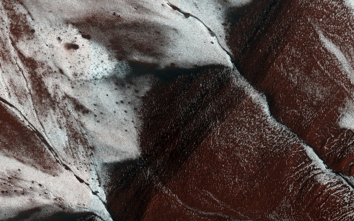 Фото дня: Марсианские снега