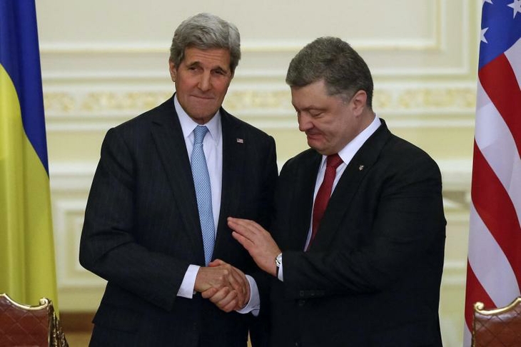 Петр Порошенко поблагодарил Джона Керри за поддержку Украины