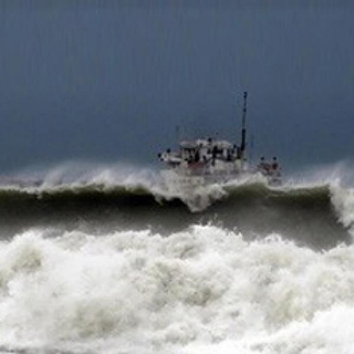 В Охотском море затонул траулер, есть погибшие