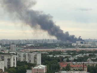 В Москве горит здание бывшего завода ЗИЛ