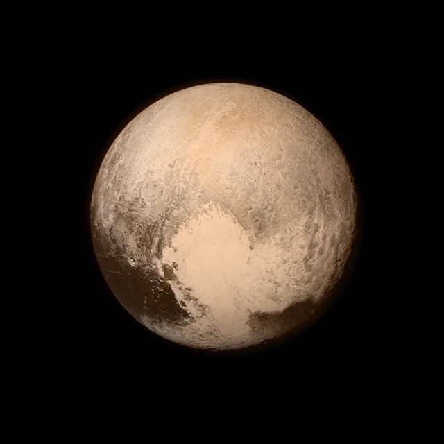 Фото дня: Плутон на горизонте