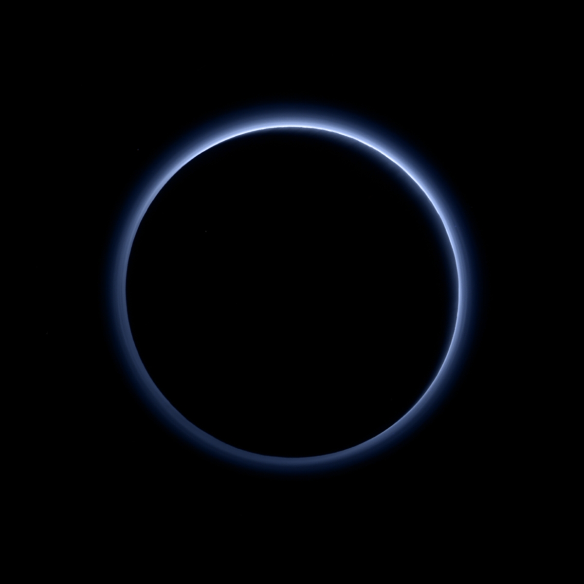 Фото дня: Голубое небо Плутона