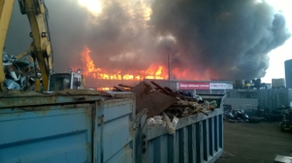 В Петербурге разразился сильнейший пожар на складах