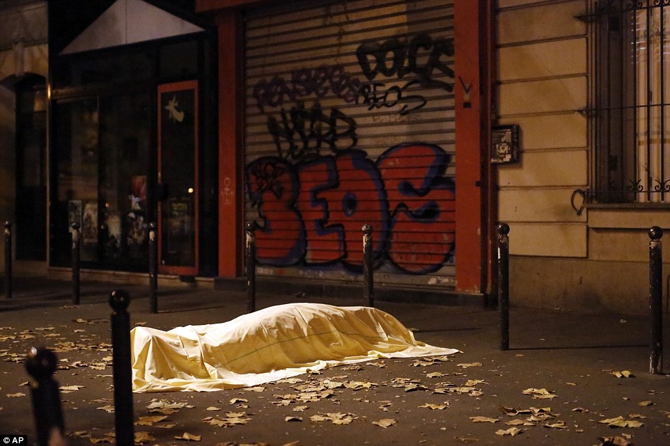 Фото дня: Смерть в Париже