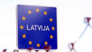 Латвия возводит забор от нелегальных мигрантов на границе с Россией