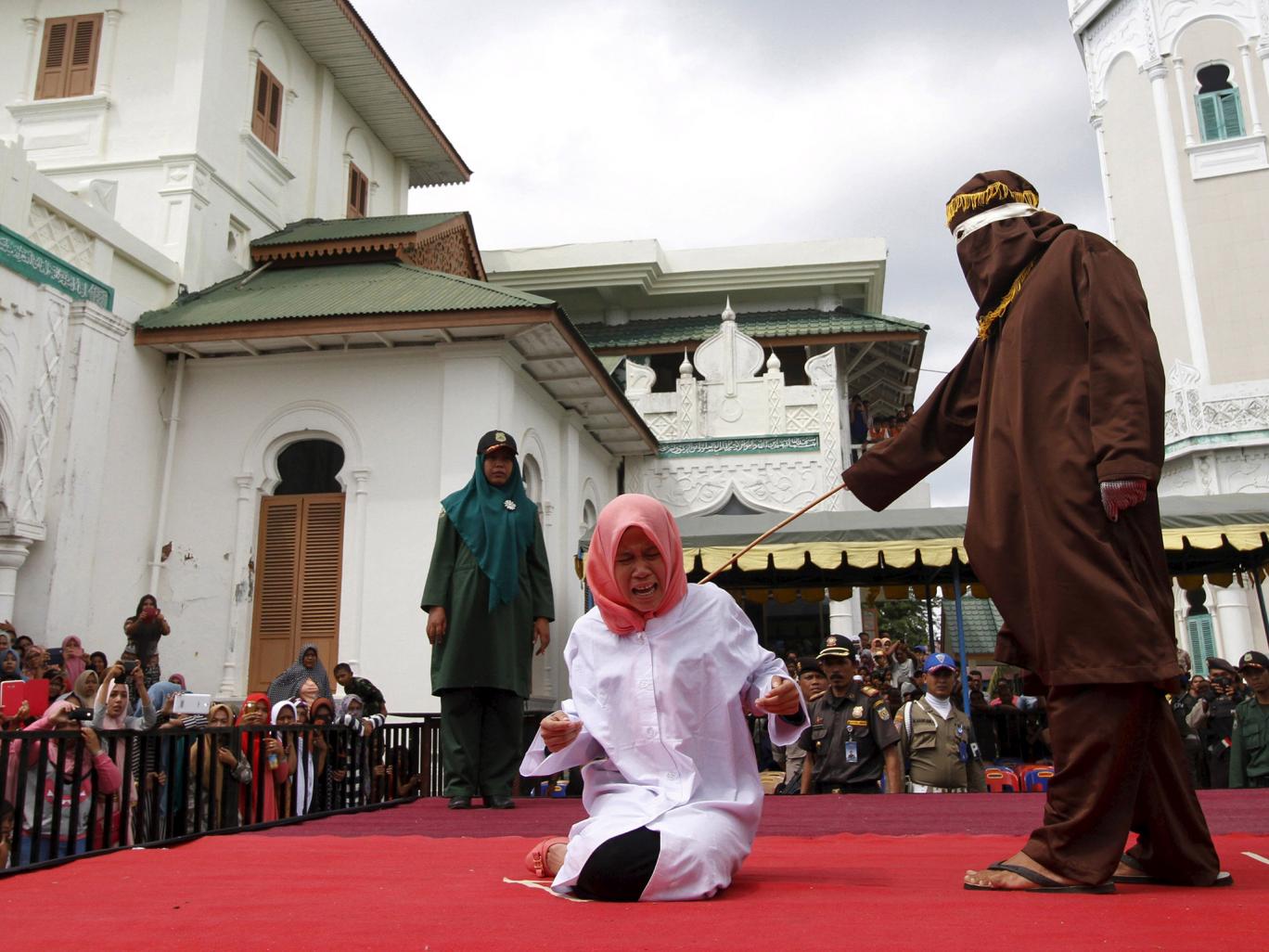 В Индонезии ввели уголовную ответственность за секс вне брака