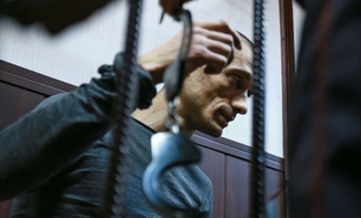 Павленскому вынесен приговор по делу о поджоге покрышек в Петербурге