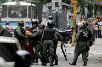В социалистической Венесуэле начались голодные бунты
