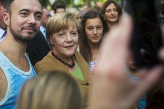 Меркель потребовала от беженцев уважать немецкие традиции
