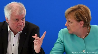 Премьер Баварии потребовал от Меркель смены политического курса