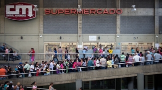 Президент Венесуэлы распорядился штрафовать пекарни за очереди