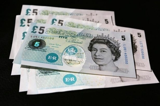 Банк Англии выпустил пластиковую банкноту в £5