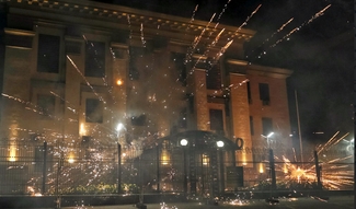 Посольство России в Киеве обстреляли из салютной установки