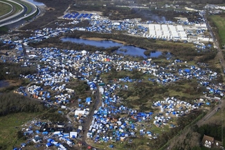 Во Франции приступили к ликвидации лагеря беженцев «Джунгли» в Кале