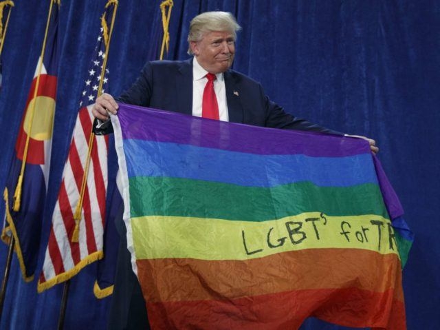 Фото дня: Трамп за ЛГБТ