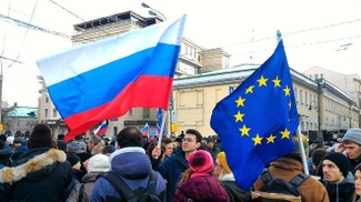 Левада-центр: 71% россиян выступают за сближение с Западом