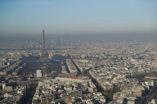 Власти Парижа борются с рекордным загрязнением воздуха запретами