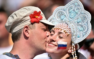 Всё больше россиян предпочитают собственное благополучие «особому пути»