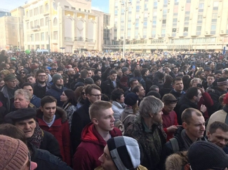 На массовой акции протеста в Москве задержали более 900 человек