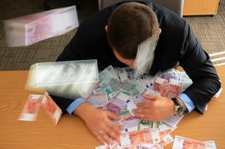 Доходы чиновников правительства выросли вдвое быстрее зарплат россиян