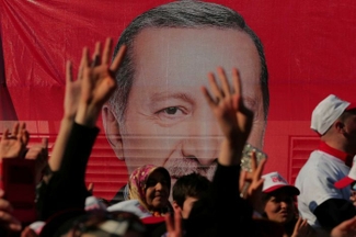 Турки проголосовали за расширение полномочий Эрдогана