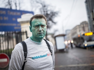 Алексея Навального доставили в больницу с ожогом глаза