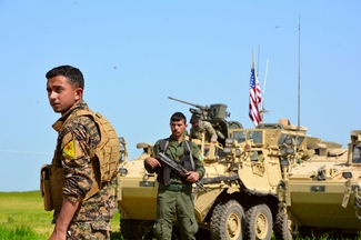 Трамп распорядился поставить тяжелое вооружение сирийским курдам